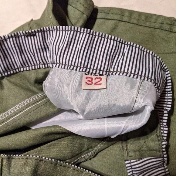 🆕NWT ROCK STAR OLIVE W/BLACK & WHITE STRIPES SHORTS - 32 - Picture 4 of 4